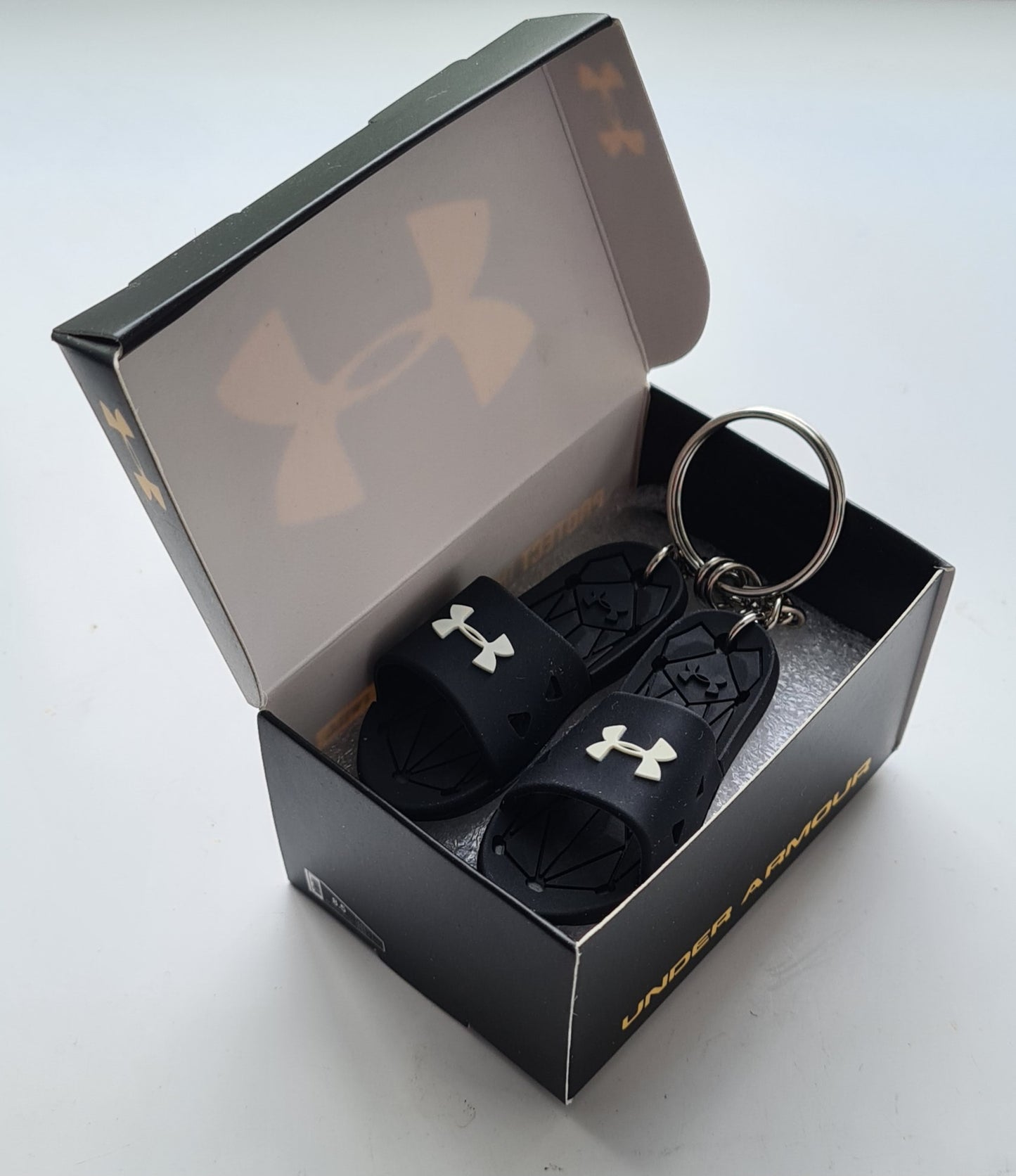 1 x UNDER ARMOUR Black/White MINI SLIDERS KEYRING WITH SHOE BOX