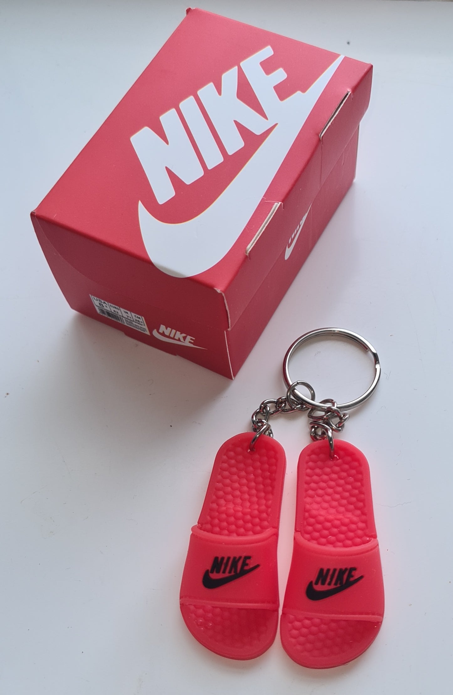 1 x NIKE Red/Black MINI SLIDERS KEYRING WITH SHOE BOX