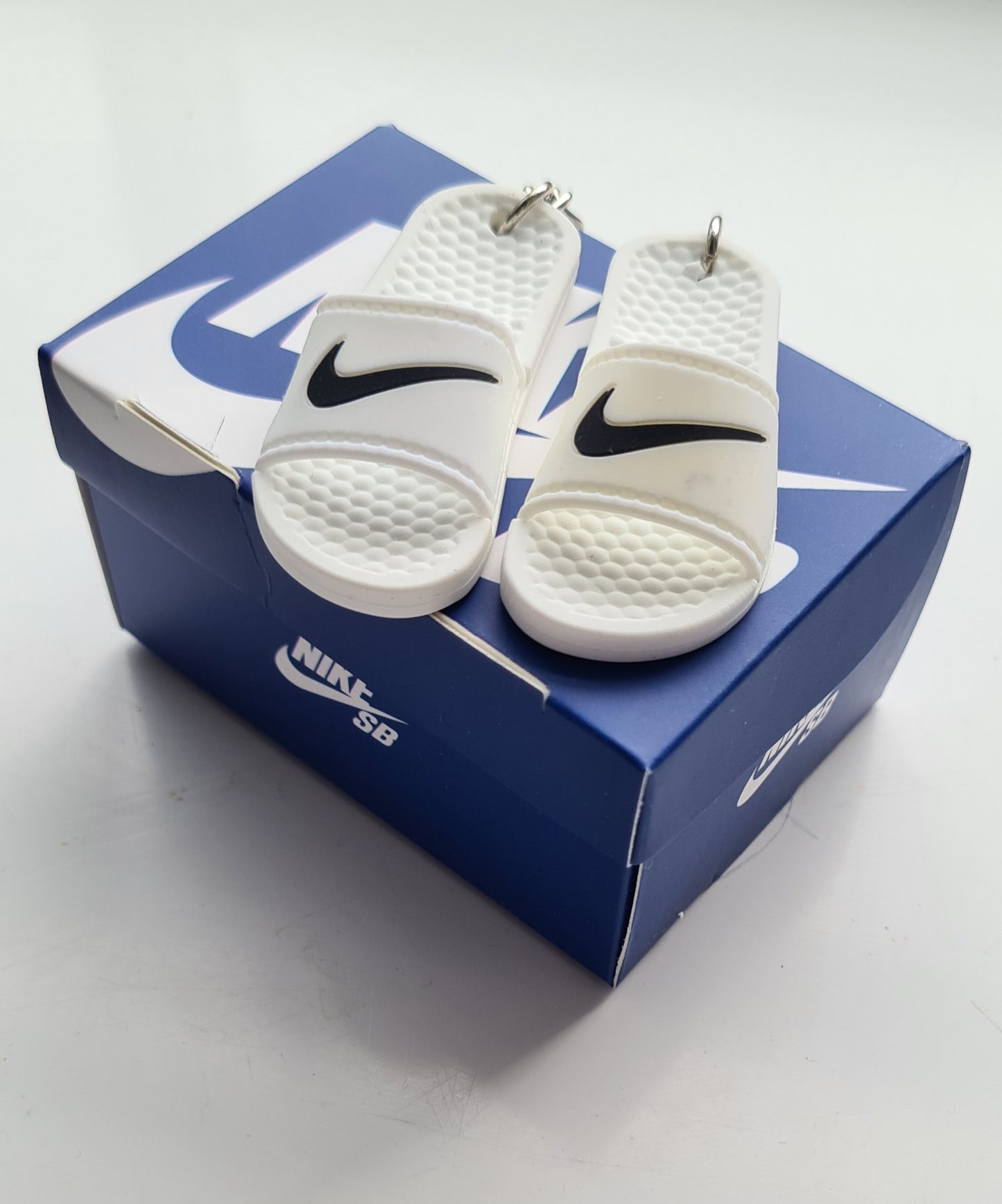 1 x NIKE Black/White MINI SLIDERS KEYRING WITH SHOE BOX