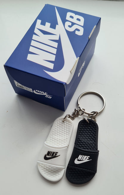 1 x NIKE Black & White MINI SLIDERS KEYRING WITH SHOE BOX