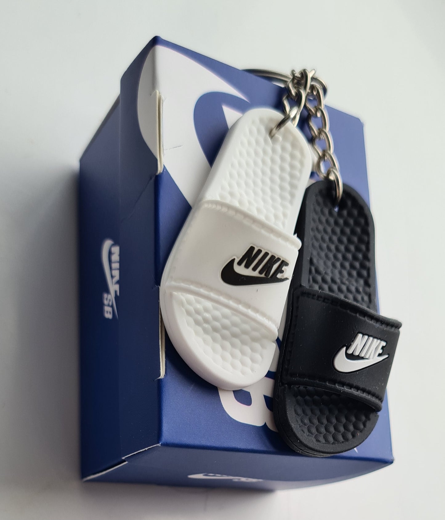 1 x NIKE Black & White MINI SLIDERS KEYRING WITH SHOE BOX