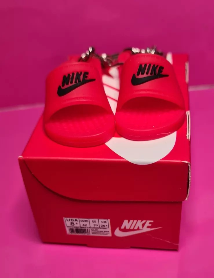 1 x NIKE Red/Black MINI SLIDERS KEYRING WITH SHOE BOX