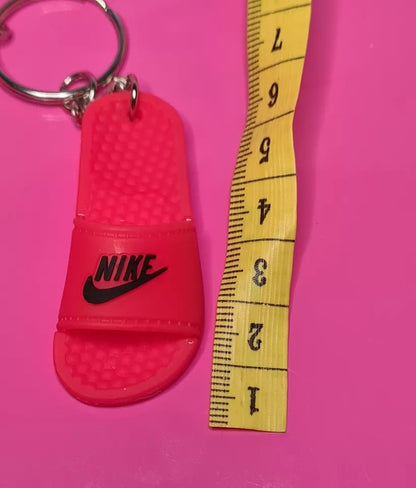 1 x NIKE Red/Black MINI SLIDERS KEYRING WITH SHOE BOX